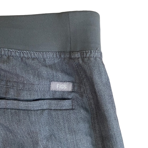 FIGS Axim Cargo Scrub Pants in Graphite Size Medium - Picture 7 of 8